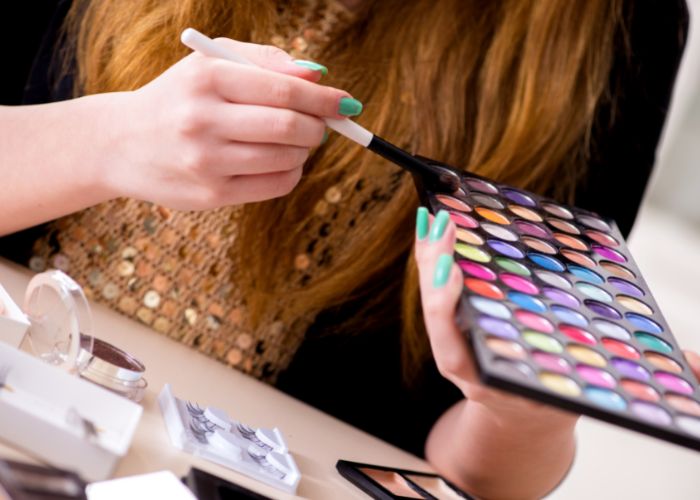 72fe3-party-makeup-onsite-blog.jpg