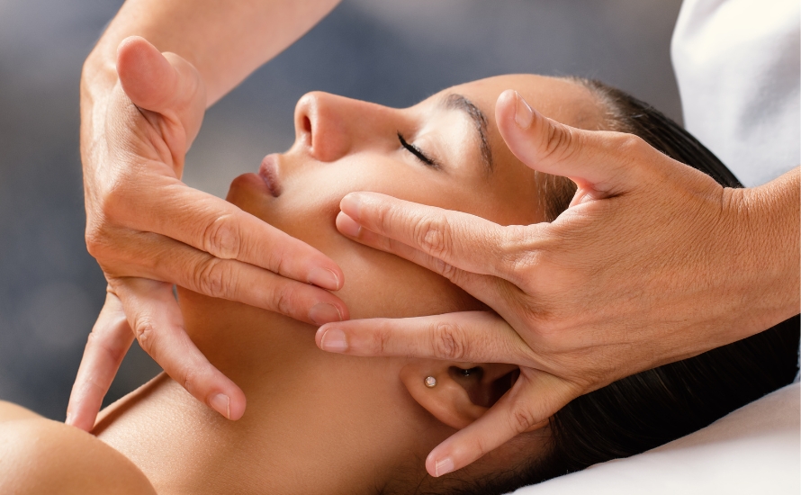 f0468-benefits-of-face-massage-.jpg